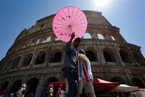 gradi crown|Weekend ancora di piena estate con notti tropicali e .